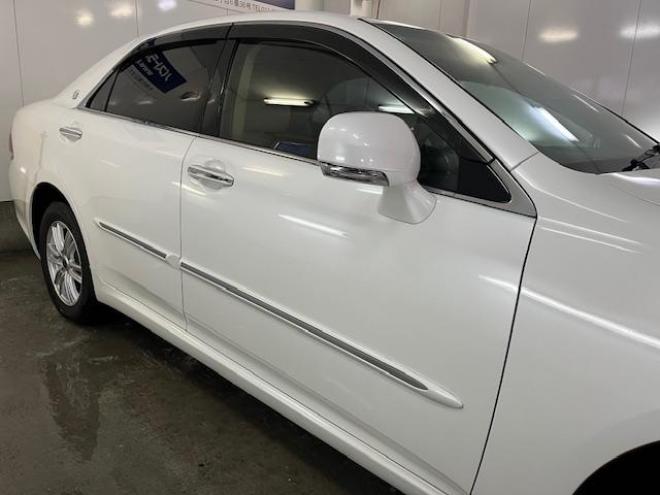 クラウンロイヤルサルーン　ｉ－Ｆｏｕｒ　寒冷地仕様　禁煙車　後期型　社外１６インチＡＷ　スタッドレスタイヤ付　クルーズコントロール　純正ＨＤＤナビ　フルセグ地デジ　ＤＶＤ再生　Ｂｌｕｅｔｏｏｔｈオーディオ　バックカメラ　コーナーセンサー 4WD 2500 4Dr