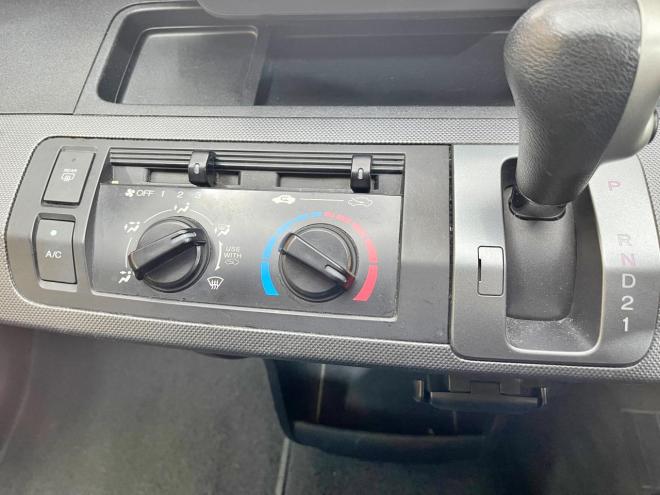 フリード1.5G 4WD 5年保証 ナビ Bカメ ETC 夏冬タイヤ 寒冷地仕様 禁煙 修復歴無