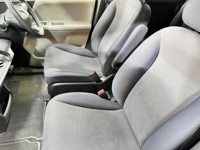 フリード1.5G 4WD 5年保証 ナビ Bカメ ETC 夏冬タイヤ 寒冷地仕様 禁煙 修復歴無