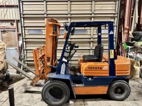 フォークリフト　トヨタ 5FGL25 2.5トン ガソリン ヒンジ付き 毎年点検済