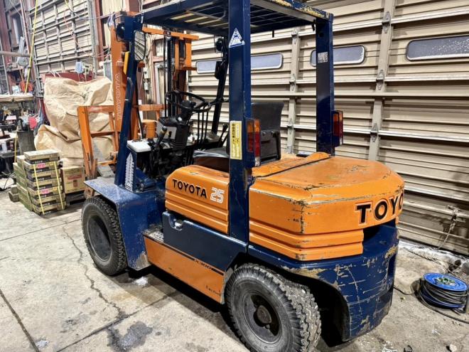 フォークリフトトヨタ 5FGL25 2.5トン ガソリン ヒンジ付き 毎年点検済