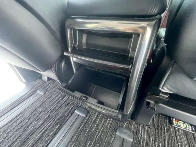 ヴェルファイア2.5 Z Gエディション 4WD　クルーズコントロール　アイドリングストップ　ABS　エアコン　パワステ　パワーウィンドウ　スマートキー　キーレス　オットマン　電動シート　3列シート　両側電動スライドドア　アルミホイール　MTモード 2500