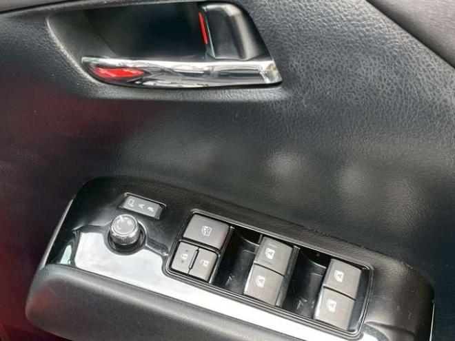 ヴェルファイア2.5 Z Gエディション 4WD　クルーズコントロール　アイドリングストップ　ABS　エアコン　パワステ　パワーウィンドウ　スマートキー　キーレス　オットマン　電動シート　3列シート　両側電動スライドドア　アルミホイール　MTモード 2500