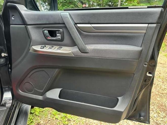 パジェロ3.2 ロング エクシード ディーゼルターボ 4WD　ワンオーナー　PS　PW　社外ナビ　社外アルミ　ABS　キーレス　バックカメラ　リフトアップ　シートヒーター　ルーテント 3200