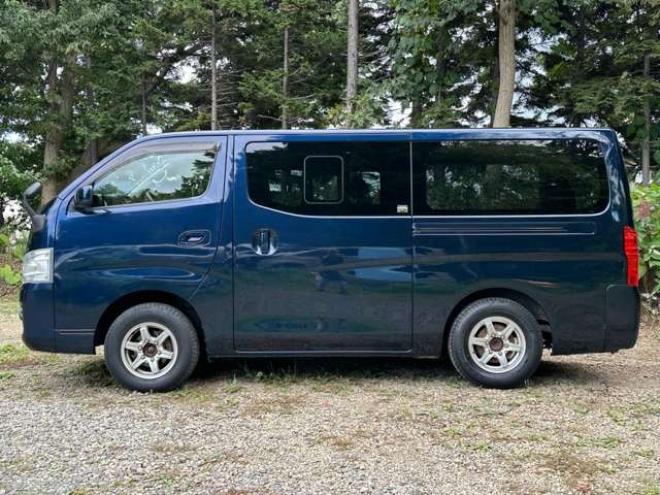 キャラバンNV350 2.5 プレミアムGX ロングボディ ディーゼルターボ 4WD　パワステ　パワーウィンドウ　純正ナビ　社外アルミ　ABS　リアヒーター　フルセグ　バックカメラ　ETC　キーレス　両側スライドドア 2500
