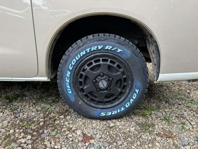 タウンエースバン1.5 GL 4WD　アルトピアーノ　ベージュツートン全塗装済　ベッドキット　セカンドバッテリー　ETC　フルセグTVナビ　バックカメラ　アイドリングストップ　ABS　レーンキープアシスト　盗難防止装置　パワステ　パワーウィンドウ 1500