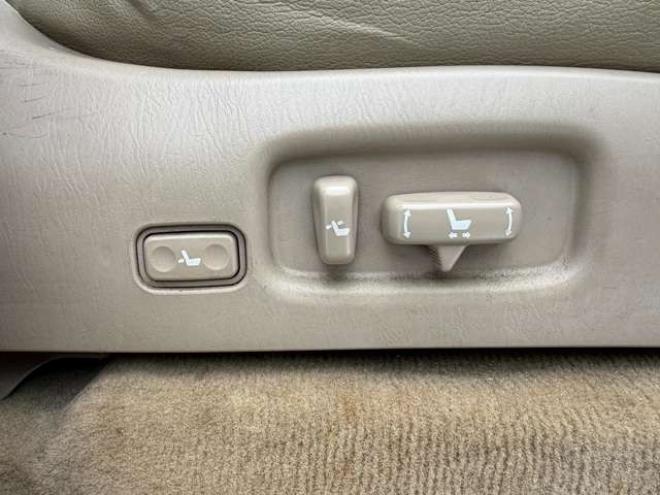 ランドクルーザー100 4.2 VXリミテッド Gセレクション ディーゼルターボ 4WD　ETC　パワステ　電動シート　クルーズコントロール　ABS　シートヒーター　パワーウィンドウ　キーレス　サンルーフ　アルミホイール 4200