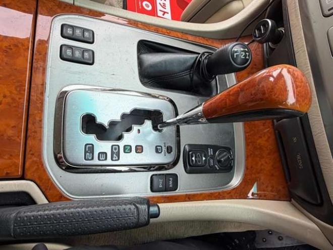 ランドクルーザー100 4.2 VXリミテッド Gセレクション ディーゼルターボ 4WD　ETC　パワステ　電動シート　クルーズコントロール　ABS　シートヒーター　パワーウィンドウ　キーレス　サンルーフ　アルミホイール 4200