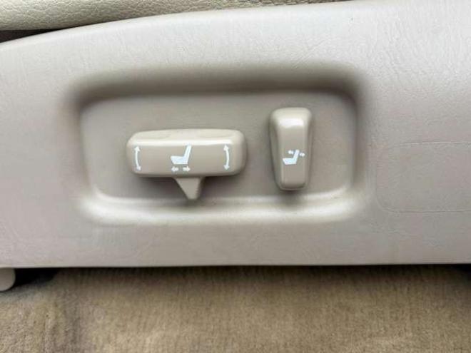 ランドクルーザー100 4.2 VXリミテッド Gセレクション ディーゼルターボ 4WD　ETC　パワステ　電動シート　クルーズコントロール　ABS　シートヒーター　パワーウィンドウ　キーレス　サンルーフ　アルミホイール 4200