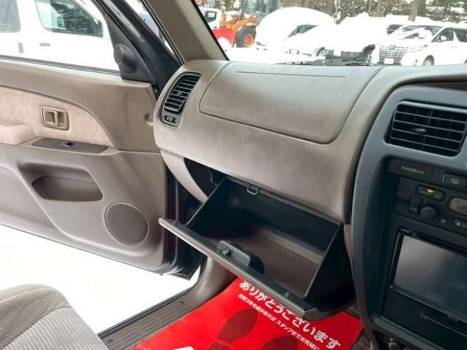 ハイラックスサーフ2.7 SSR-G 4WD　パワステ　パワーウィンドウ　キーレス　エアコン　ABS　ルーフレール　アルミホイール　寒冷地仕様　CD 2700