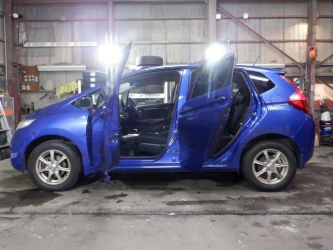 フィット1.5 ハイブリッド Fパッケージ 4WD　ナビ・TV・Bluetooth・LEDヘッドライト・ワイパーデアイサー・純正エンスタ・フォグランプ・スマートキー・プッシュスタート・寒冷地仕様 1500