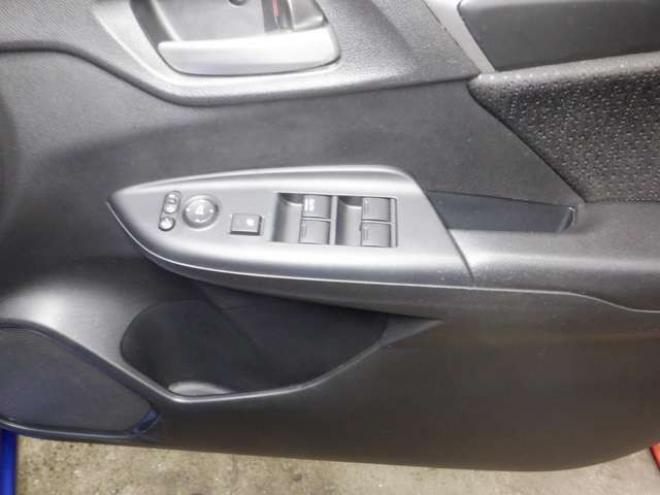 フィット1.5 ハイブリッド Fパッケージ 4WD　ナビ・TV・Bluetooth・LEDヘッドライト・ワイパーデアイサー・純正エンスタ・フォグランプ・スマートキー・プッシュスタート・寒冷地仕様 1500