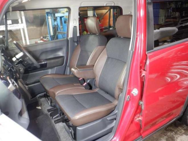 ハスラーJスタイルIII 4WD　ナビ・TV・B/T・後期型・前席シートヒーター・スマートキー・プッシュスタート・HID・ETC・LEDフォグランプ・アイドリングストップ・オートライト・衝突軽減・ルーフレール・DVD再生・ミラーヒーター 660