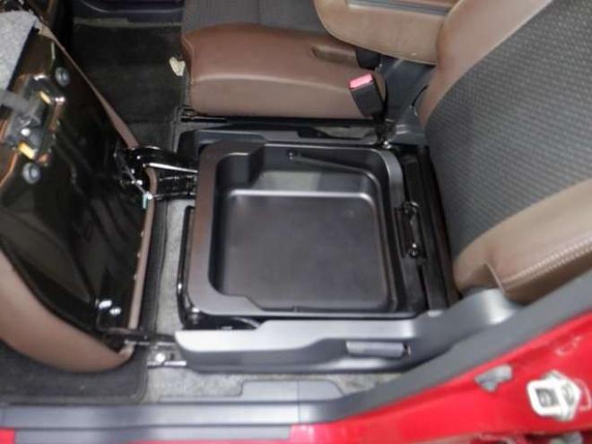 ハスラーJスタイルIII 4WD　ナビ・TV・B/T・後期型・前席シートヒーター・スマートキー・プッシュスタート・HID・ETC・LEDフォグランプ・アイドリングストップ・オートライト・衝突軽減・ルーフレール・DVD再生・ミラーヒーター 660