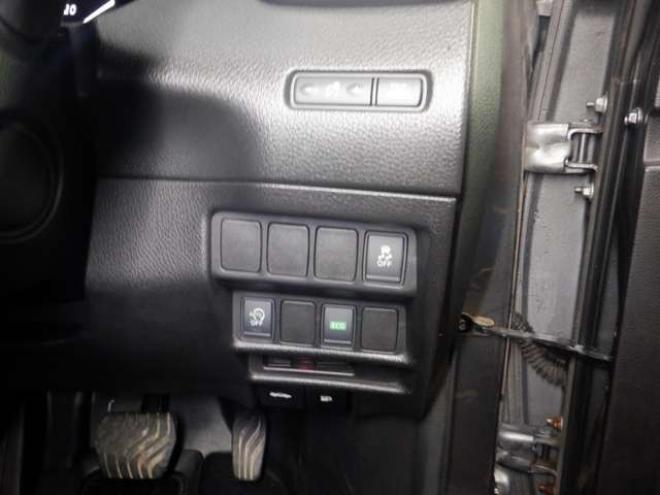 エクストレイル2.0 20X エマージェンシーブレーキパッケージ 2列車 4WD　ナビ・TV・Bluetooth・Bカメラ・LEDヘッド・プッシュスタート・LEDヘッドライト・エマブレ・クリアランスソナー・前席シートヒーター・レーンキープ 2000