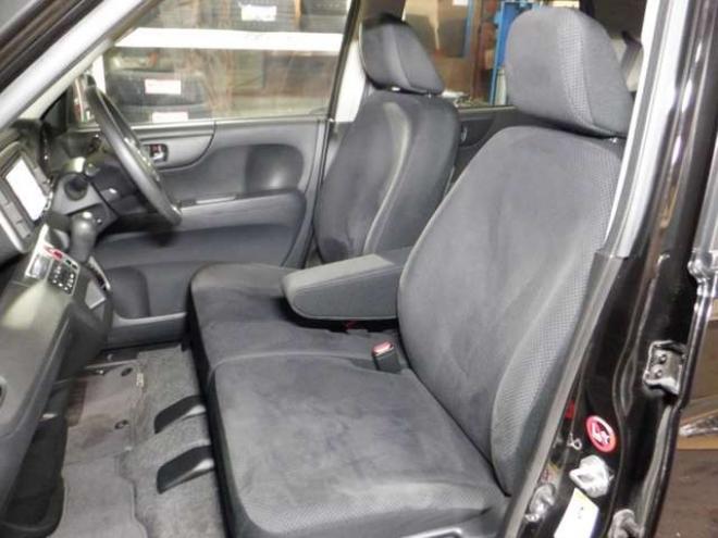 N-ONEG SSパッケージ 4WD　本州仕入れ　4WD　SDナビ　フルセグTV　バックカメラ　USB接続　前席シートヒーター　ステアリングスイッチ　HID　スマートキー　プッシュスタート　ドアバイザー 660