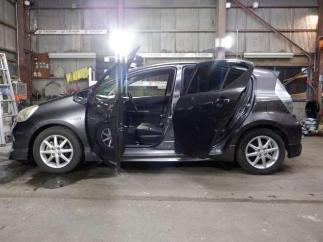 アクア1.5 G ブラックソフトレザーセレクション　本州仕入・ナビ・TV・B/T・レザーシート・本州仕入・純正エアロ・シートヒーター・ステアリングスイッチ・バックカメラ・スマートキー・プッシュスタート 2WD 1500