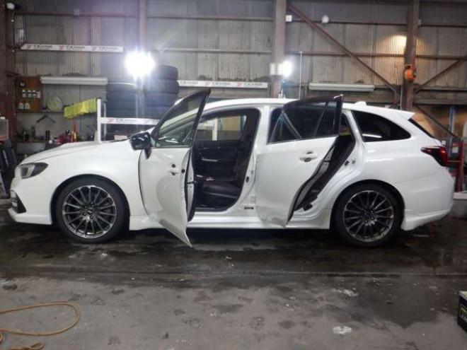 レヴォーグ2.0 STI スポーツ アイサイト 4WD　本州仕入・ナビ・TV・Bカメラ・サイドカメラ・B/T・LEDヘッドライト・メモリー付き電動シート・革シート・パドルシフト・クルコン・ETC・ブラインドスポット・衝突軽減・シートヒーター 2000