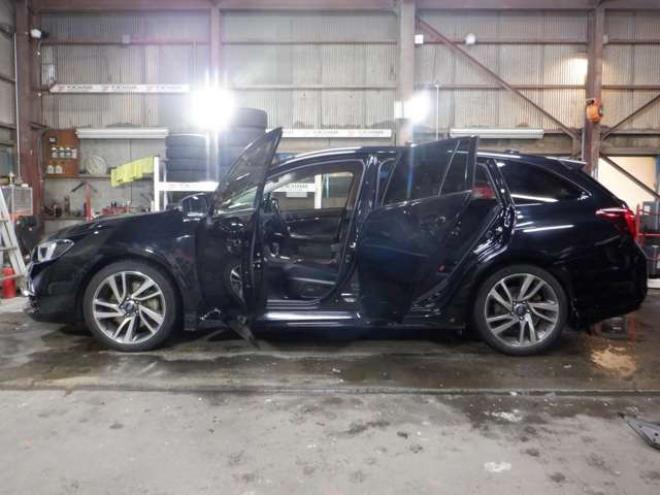 レヴォーグ1.6 GT-S アイサイト 4WD　本州仕入・ナビ・TV・Bカメラ・B/T・衝突軽減・前席パワーシート・LEDヘッドライト・LEDアクセサリーライナー・スマートキー・プッシュスタート・ETC・フォグランプ・クルコン 1600