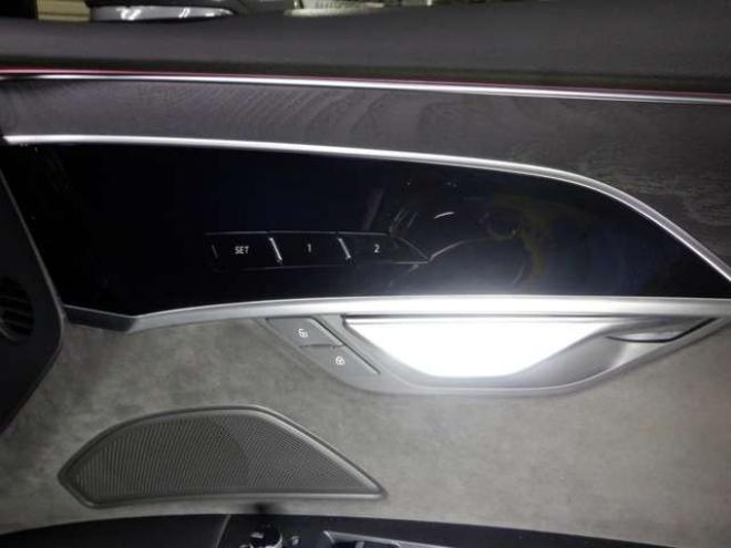 アウディA8 55 TFSI クワトロ 4WD　本州仕入・ナビ・TV・B/T・サンルーフ・黒革・360°カメラ・LEDヘッドライト・後席リモート・BANG&OLUSENサウンド・電動トランク・全席電動シート・全席パワークロージングドア・ヘッドアップディスプレイ 3000