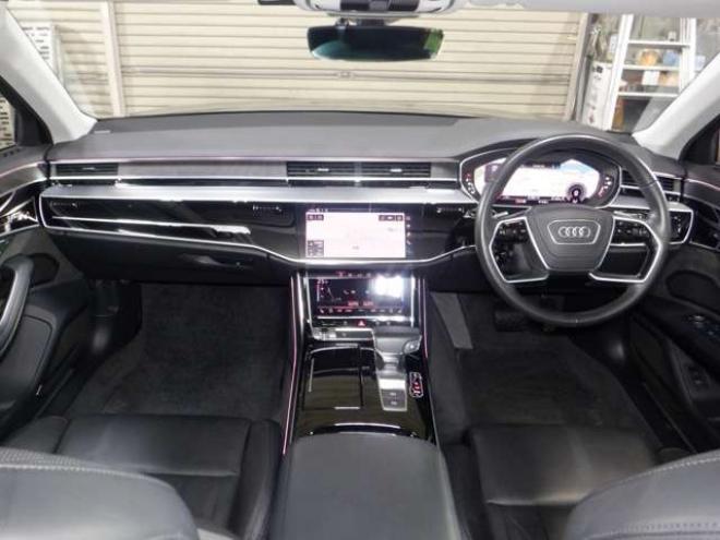アウディA8 55 TFSI クワトロ 4WD　本州仕入・ナビ・TV・B/T・サンルーフ・黒革・360°カメラ・LEDヘッドライト・後席リモート・BANG&OLUSENサウンド・電動トランク・全席電動シート・全席パワークロージングドア・ヘッドアップディスプレイ 3000