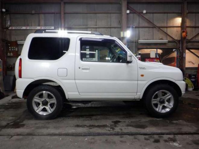 ジムニーワイルドウインド 4WD　本州仕入・ナビ・TV・Bカメラ・専用レザーシート・ETC・キーレス・シートヒーター・フォグランプ・ターボ・純正AW・電動格納ミラー・ミラーヒーター・ルーフレール 660