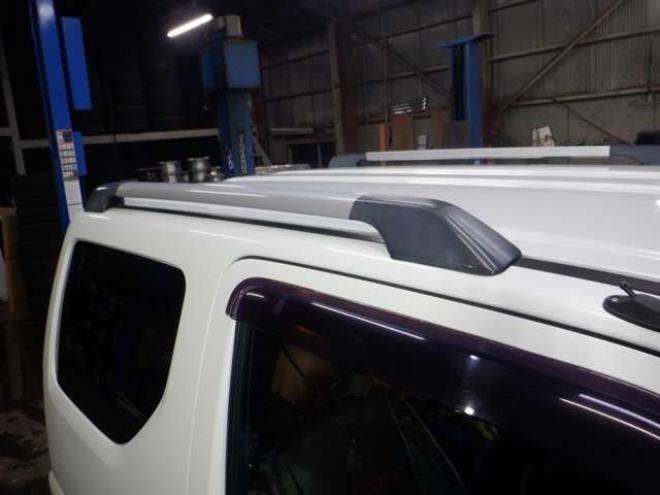 ジムニーワイルドウインド 4WD　本州仕入・ナビ・TV・Bカメラ・専用レザーシート・ETC・キーレス・シートヒーター・フォグランプ・ターボ・純正AW・電動格納ミラー・ミラーヒーター・ルーフレール 660