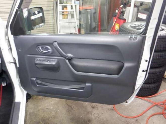 ジムニーワイルドウインド 4WD　本州仕入・ナビ・TV・Bカメラ・専用レザーシート・ETC・キーレス・シートヒーター・フォグランプ・ターボ・純正AW・電動格納ミラー・ミラーヒーター・ルーフレール 660