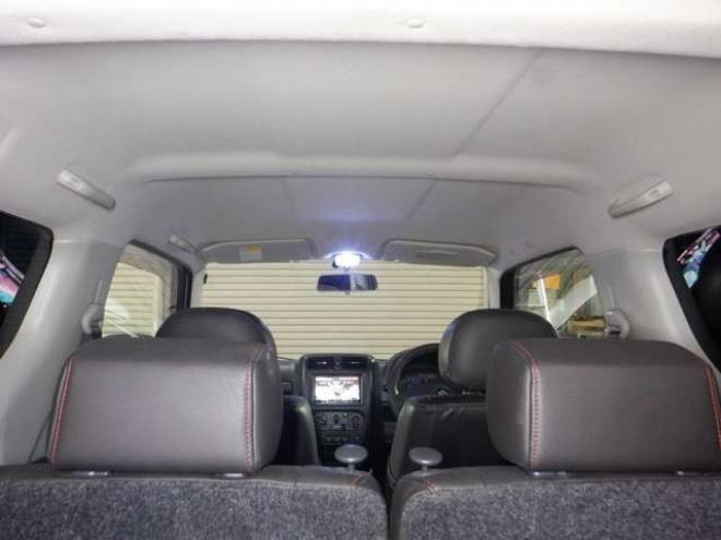 ジムニーワイルドウインド 4WD　本州仕入・ナビ・TV・Bカメラ・専用レザーシート・ETC・キーレス・シートヒーター・フォグランプ・ターボ・純正AW・電動格納ミラー・ミラーヒーター・ルーフレール 660