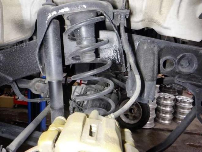 ジムニーワイルドウインド 4WD　本州仕入・ナビ・TV・Bカメラ・専用レザーシート・ETC・キーレス・シートヒーター・フォグランプ・ターボ・純正AW・電動格納ミラー・ミラーヒーター・ルーフレール 660