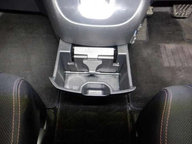 セレナ2.0 ハイウェイスター 4WD　ナビ・TV・Bカメラ・B/T・両側電動・インテリキー・プッシュスタート・アイドリングストップ・クルコン・HID・ETC・フォグランプ・純正AW・寒冷地仕様・純正エンスタ・リア席サンシェード 2000