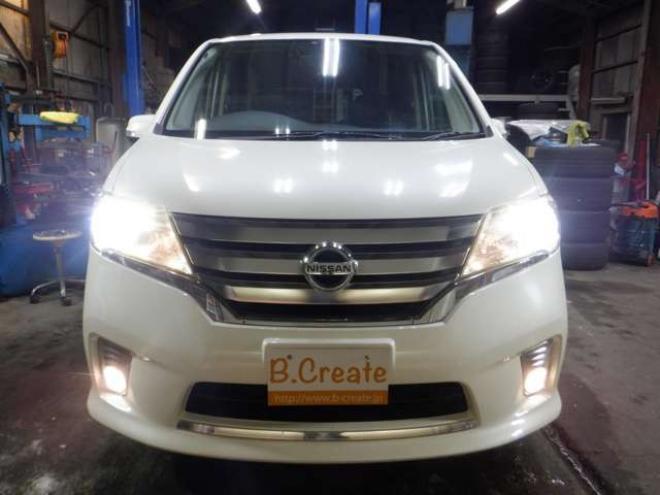 セレナ2.0 ハイウェイスター 4WD　ナビ・TV・Bカメラ・B/T・両側電動・インテリキー・プッシュスタート・アイドリングストップ・クルコン・HID・ETC・フォグランプ・純正AW・寒冷地仕様・純正エンスタ・リア席サンシェード 2000