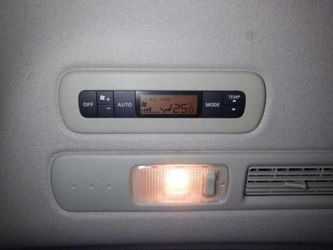 セレナ2.0 ハイウェイスター 4WD　ナビ・TV・Bカメラ・B/T・両側電動・インテリキー・プッシュスタート・アイドリングストップ・クルコン・HID・ETC・フォグランプ・純正AW・寒冷地仕様・純正エンスタ・リア席サンシェード 2000