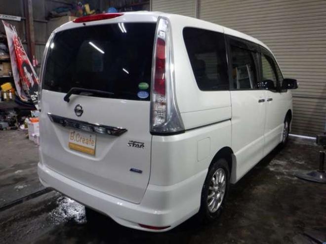 セレナ2.0 ハイウェイスター 4WD　ナビ・TV・Bカメラ・B/T・両側電動・インテリキー・プッシュスタート・アイドリングストップ・クルコン・HID・ETC・フォグランプ・純正AW・寒冷地仕様・純正エンスタ・リア席サンシェード 2000