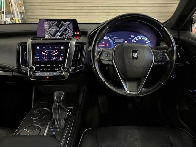 クラウンハイブリッドＲＳアドバンス　本州仕入　ワンオーナー　寒冷地仕様　禁煙車　電動サンルーフ　ヘッドアップディスプレイ　シーケンシャルウィンカー　純正ブラックレザーシート　純正１８インチスパッタリングＡＷ　社外１７ＡＷ＋スタッドレス付 4WD 2500 4Dr