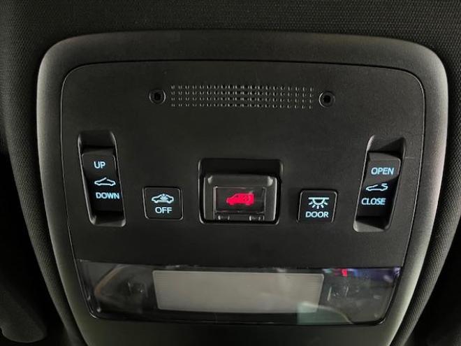 クラウンハイブリッドＲＳアドバンス　本州仕入　ワンオーナー　寒冷地仕様　禁煙車　電動サンルーフ　ヘッドアップディスプレイ　シーケンシャルウィンカー　純正ブラックレザーシート　純正１８インチスパッタリングＡＷ　社外１７ＡＷ＋スタッドレス付 4WD 2500 4Dr