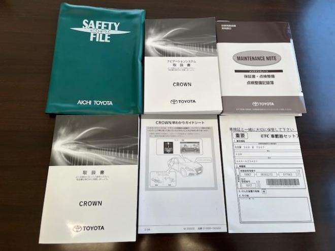 クラウンハイブリッドＲＳアドバンス　本州仕入　ワンオーナー　寒冷地仕様　禁煙車　電動サンルーフ　ヘッドアップディスプレイ　シーケンシャルウィンカー　純正ブラックレザーシート　純正１８インチスパッタリングＡＷ　社外１７ＡＷ＋スタッドレス付 4WD 2500 4Dr