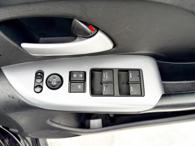 オデッセイ2.4アブソルート 4WD　ローンが不安な方＜優遇ローン＞本州仕入 1年保証　純正ナビ　バックカメラ 