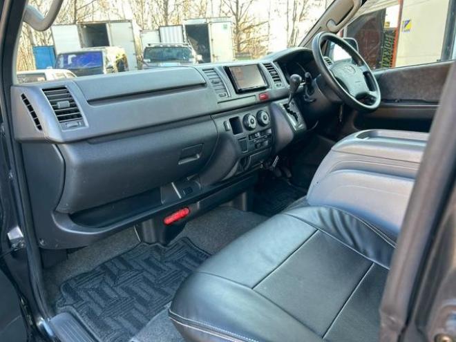 ハイエースバン　４ＷＤ　バックカメラ　ナビ　ＴＶ　衝突被害軽減システム　両側スライドドア　オートライト　電動格納ミラー　ＡＴ　ＣＤ　ＵＳＢ　エアコン　パワーウィンドウ　運転席エアバッグ 4WD 2500(D) 5Dr