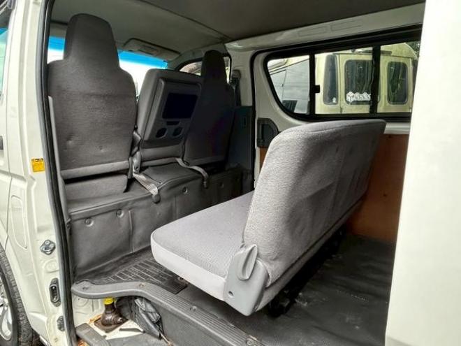 ハイエースバン　４ＷＤ　ＥＴＣ　ナビ　両側スライドドア　ＡＴ　ミュージックプレイヤー接続可　エアコン　運転席エアバッグ 4WD 3000(D) 5Dr