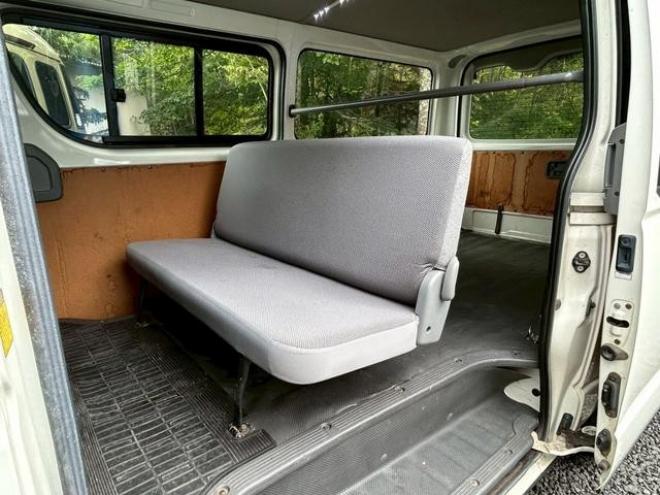 ハイエースバン　４ＷＤ　ＥＴＣ　ナビ　両側スライドドア　ＡＴ　ミュージックプレイヤー接続可　エアコン　運転席エアバッグ 4WD 3000(D) 5Dr