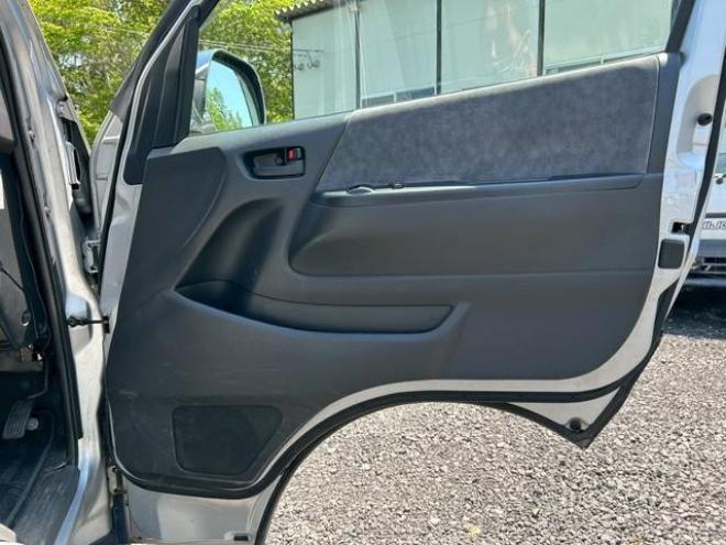 ハイエースバンスーパーＧＬ　４ＷＤ　ナビ　両側スライドドア　電動格納ミラー　ＡＴ　エアコン　パワーウィンドウ　運転席エアバッグ　助手席エアバッグ 4WD 2500(D) 5Dr