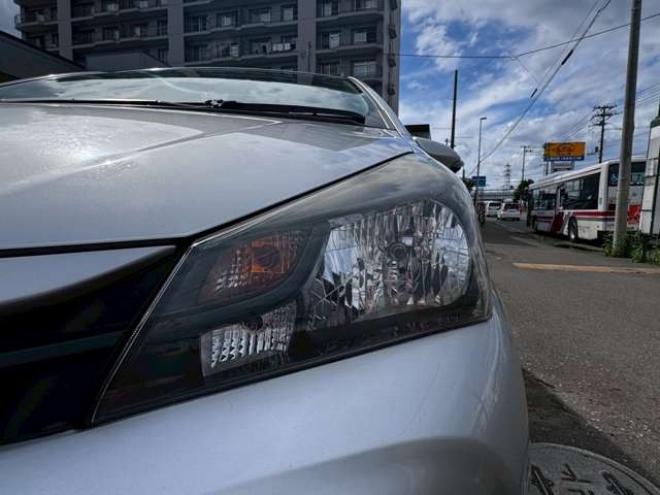 ヴィッツ1.3 F 4WD　キーレス　バックカメラ　純正ナビ　CD  Bluetooth  横滑り防止システム　オート4WD  ワイパーデアイサー　ウィンカーミラー 1300