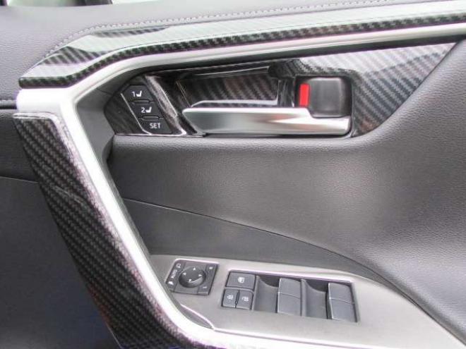 RAV-42.5 ハイブリッド G E-Four 4WD　ヒッチメンバー/パワーバックドア/アップサス/モデリスタエアロ/サンルーフ/ビルトインETC/シートヒーター/ステアリングヒーター/フルセグTV/バックカメラ/サイドカメラ/ 2500