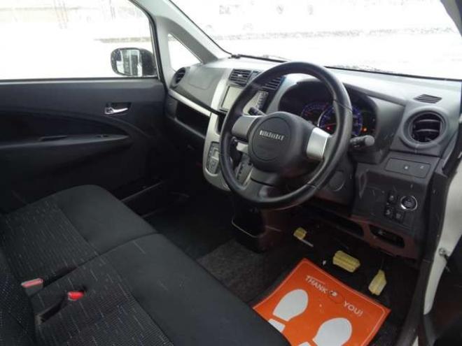 ムーヴカスタム RS SA 4WD　プッシュスタート　スマートキー　純正エンスタ　本革巻きステアリング　電動格納ミラー　フロントフォグ　ETC　横滑り防止　衝突被害軽減　アイドリングストップ　純正ナビ　フルセグTV　HDMI入出力対応　Bluetooth 660