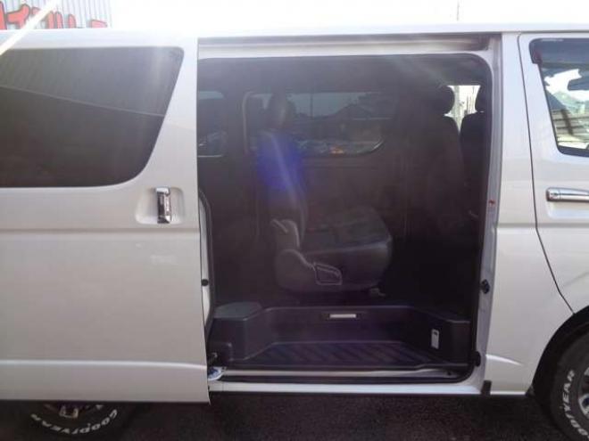 レジアスエース2.8 スーパーGL ダークプライムII ロングボディ ディーゼルターボ 4WD　ワンオーナー　TRDフロントスポイラー　TRD　TF7Aアルミホイール　両側パワースライドドア　リアヒーター　純正ナビ　フルセグ　Bluetooth　レーダーブレーキ　荷室ダウンライト　車線逸脱警報 2800