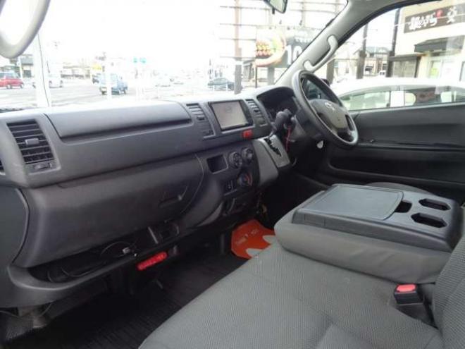 ハイエースバン2.8 DX ロング ディーゼルターボ 4WD　丸目クラシックヘッドライトキット　寒冷地仕様　415COBRA　SAFARIフロントリップスポイラー　16インチアルミ&トーヨーH30　リアヒーター　リアエアコン 2800