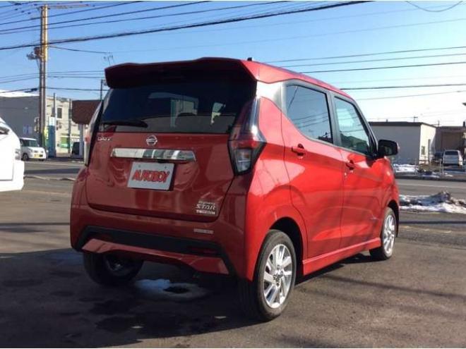 デイズハイウェイスターX 4WD　プッシュスタート　スマートキー　日産純正ナビ　フルセグTV　CD　Bluetooth　全方向カメラ　バックカメラ　本革巻きステアリング　ステアリングスイッチ　クルーズコントロール　シートヒーター　ETC 660