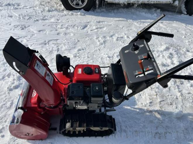 除雪機ホンダHS 660   電動シューター
HST(無断変速)                         
点検整備塗装済み