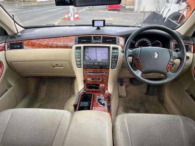 クラウンロイヤル 3.0 ロイヤルサルーン i-Four 4WD　ドライブレコーダー　オートクルーズコントロール　バックカメラ　ナビ　エアロ　HID　スマートキー　電動格納ミラー　盗難防止システム　衝突安全ボディ 3000